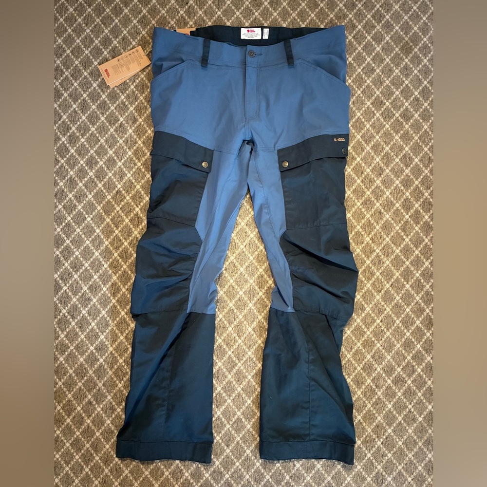Fjallraven Men's Cargo Pants in Blue and Navy, US Waist 38-39. NWT